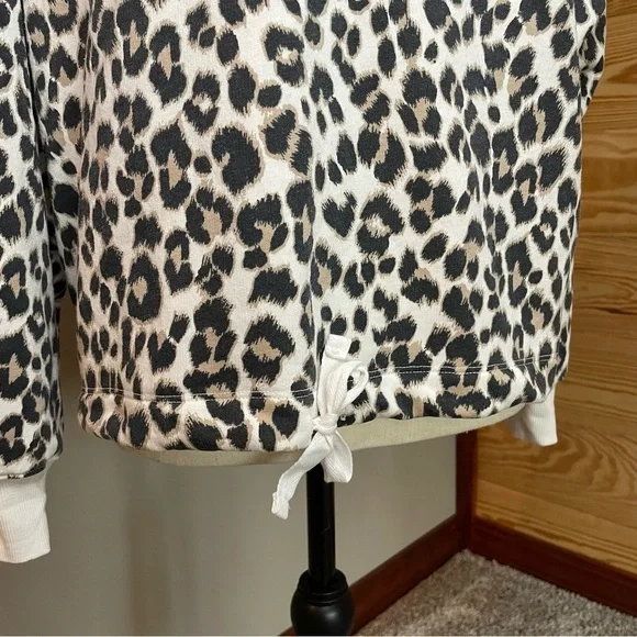 Old Navy Leopard Print Oversized Half Zip Mock Neck Pullover Sweatshirt Medium - Picture 5 of 10